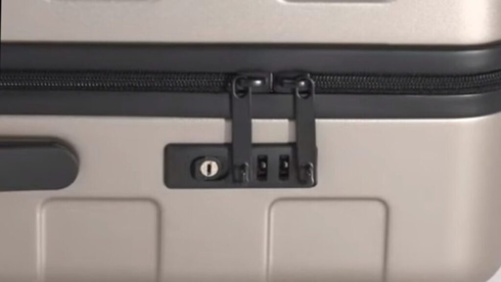 無印良品のスーツケースのロック部分