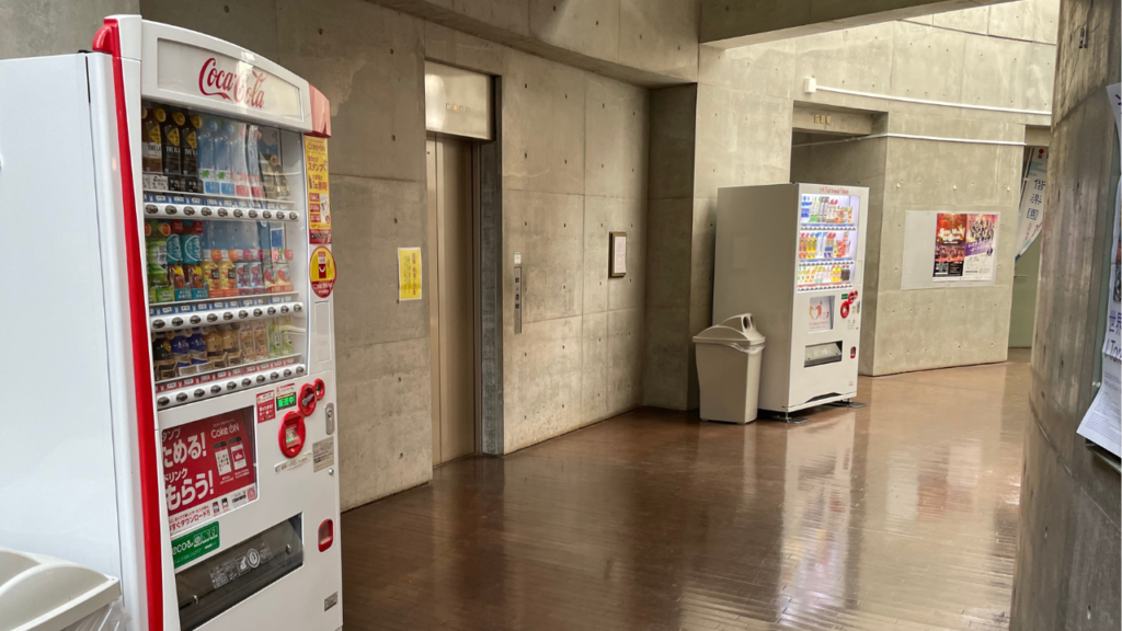 水戸西部図書館内の自販機
