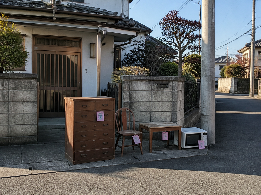 処理券を貼って出す水戸市の粗大ごみのイメージ